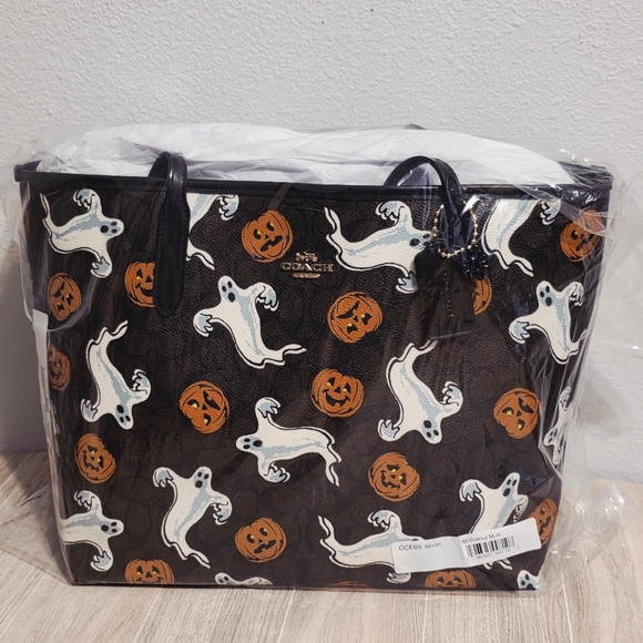 NEW Coach Halloween City Tote Bag CCE69 Signature Ghost Pumpkins Spider Charm - Picture 4 of 11